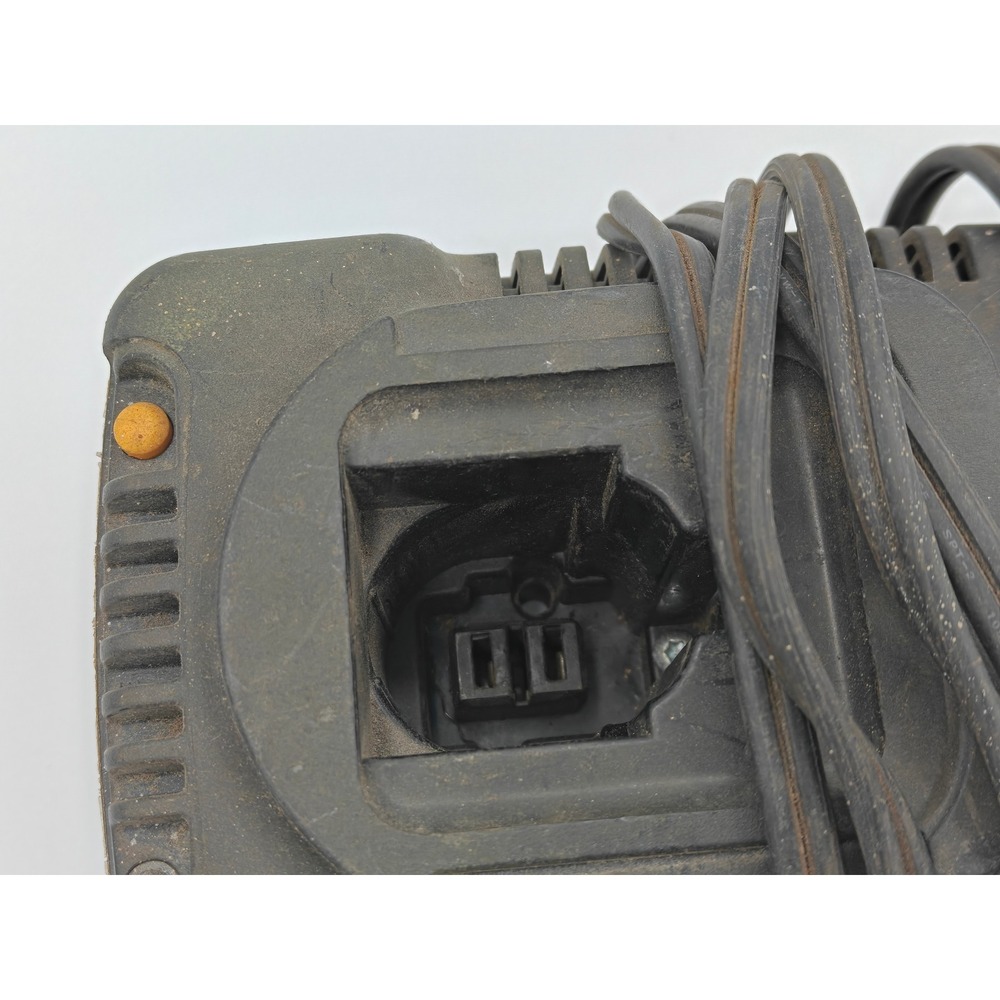 DeWalt DW9116 7.2V-18V 1-Hour NiCd Battery Charger Black Power Tool Station - Picture 5 of 6